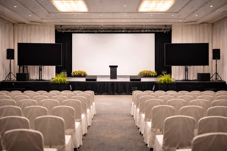 Setup lengkap LED TV panggung dan sound system untuk event resmi di Bekasi Jakarta