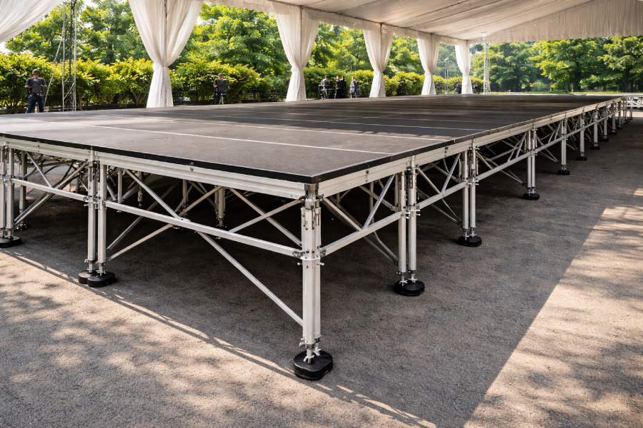 Sistem panggung modular dengan struktur stabil untuk event formal di Bekasi dan Jabodetabek